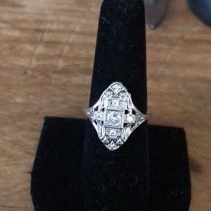 Pretty cubic zirconia ring set in silver size 8 NWOT